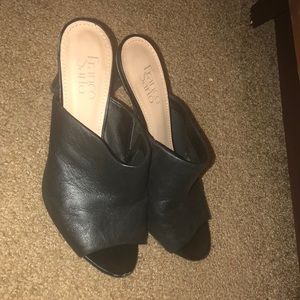 BLACK LEATHER PEEP TOE MULES